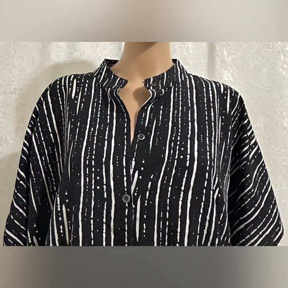 Black and White  Button-down Free Flowing Maxi Dress - Picture 3 of 4